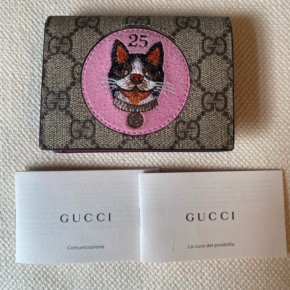 GUCCI GG Supreme
Canvas Mystic Cat
Compact Wallet - Picture 4 of 13